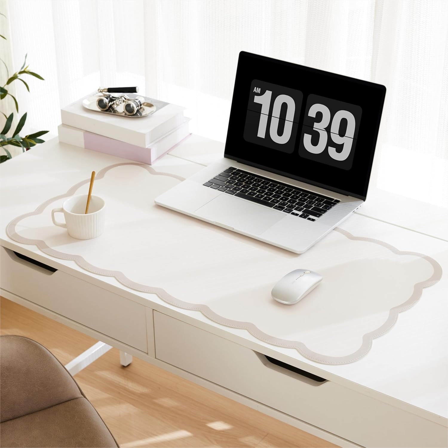 Scalloped Desk Mat 31.5x15.7 L - Desk Mat Leather のレビューと価格