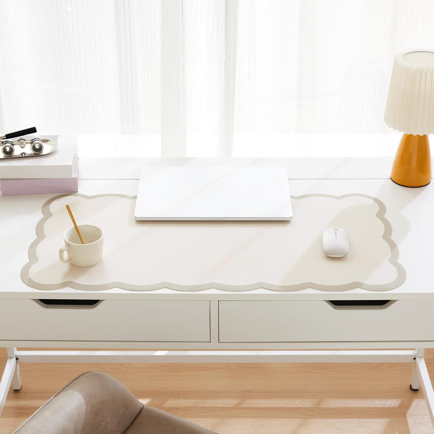Scalloped Desk Mat 31.5x15.7 L - Desk Mat Leather のレビューと価格