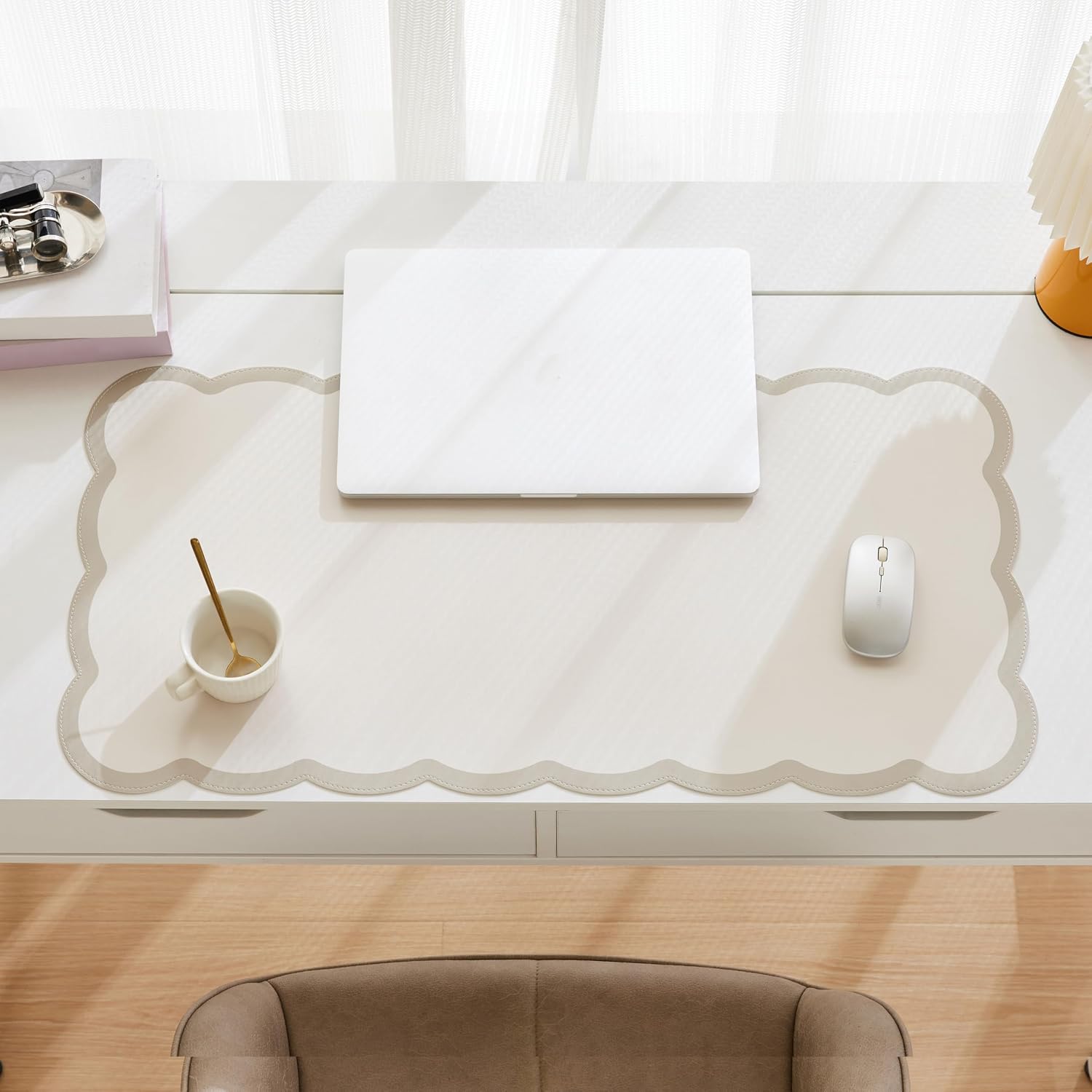 Scalloped Desk Mat 31.5x15.7 L - Desk Mat Leather のレビューと価格