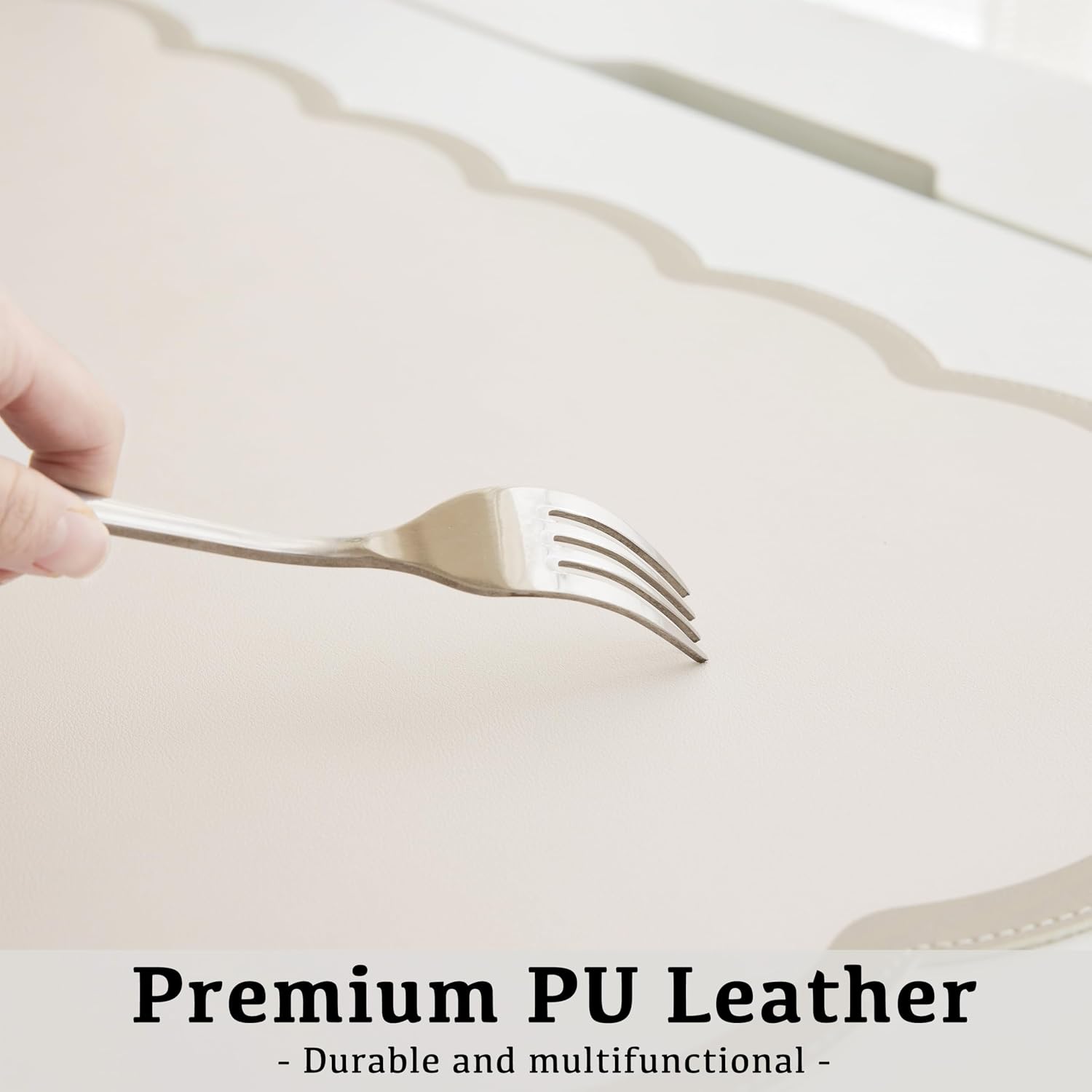 Scalloped Desk Mat 31.5x15.7 L - Desk Mat Leather のレビューと価格